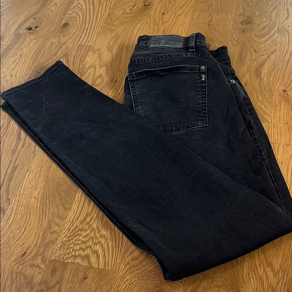 Modern American Black Skinny Jeans with Classic Denim Construction